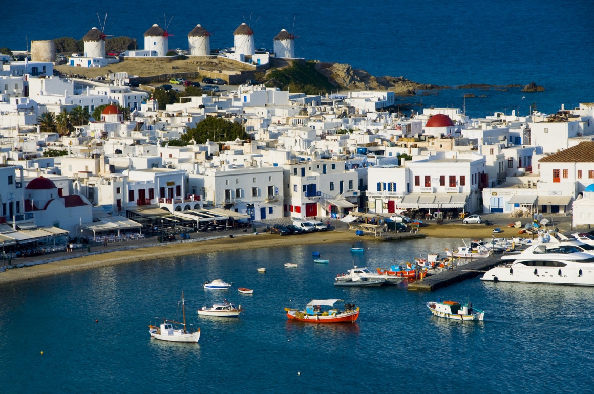 'Chora port with Windmills in the background, Mykonos, Cyclades, Greece' - Μύκονος